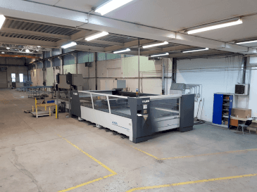 Frontansicht der LVD Axel 4020  Maschine