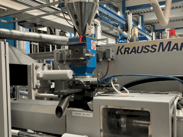 Frontansicht der Krauss Maffei 125-520 C1  Maschine
