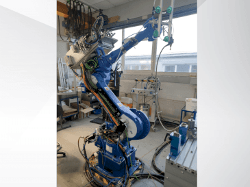 Frontansicht der Yaskawa 6VX88  Maschine