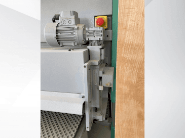 Frontansicht der Kundig Brilliant-3 1300mm-RRPd  Maschine
