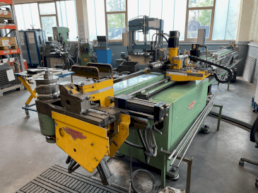 Frontansicht der HERBER 42 CNC  Maschine