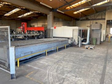 Frontansicht der Bystronic BySprint Fiber 6520 Maschine