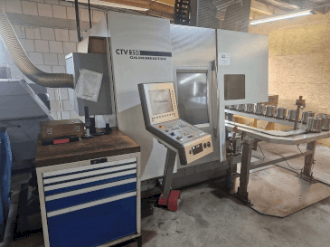 Frontansicht der DMG GILDEMEISTER CTV 250  Maschine