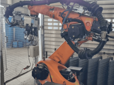 Frontansicht der KUKA KR 60-3  Maschine