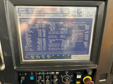 Frontansicht der AMADA Astro 100 NT  Maschine