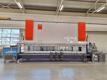 Frontansicht der Bystronic BEYELER XPERT 400 x 6200  Maschine
