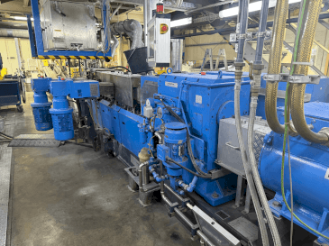 Frontansicht der COPERION ZSK 50 MCC+  Maschine
