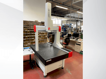 Frontansicht der Coord3 ARES NT 1075 MOT  Maschine