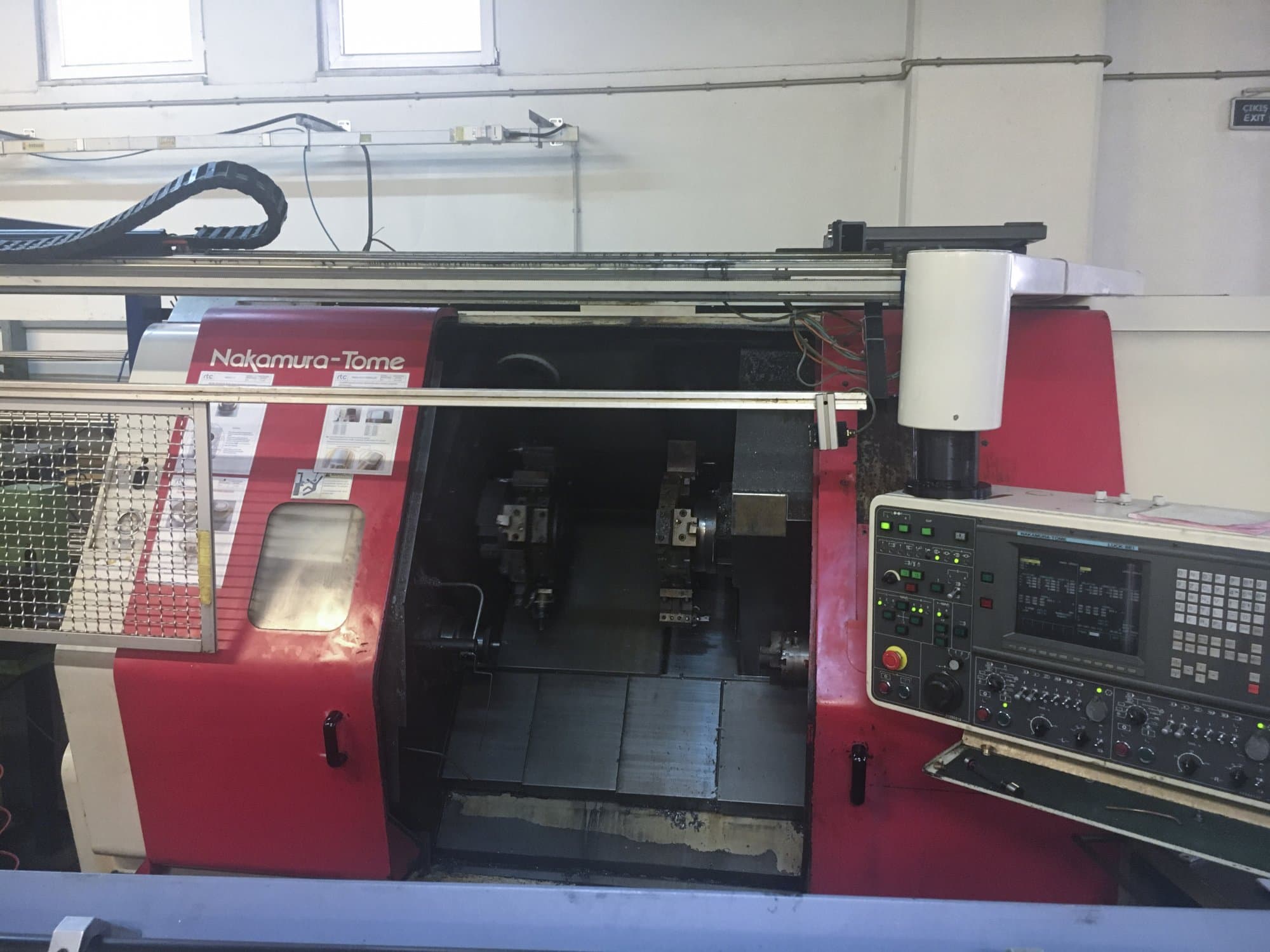 Frontansicht 1 der NAKAMURA-TOME TW-20 MMY Maschine