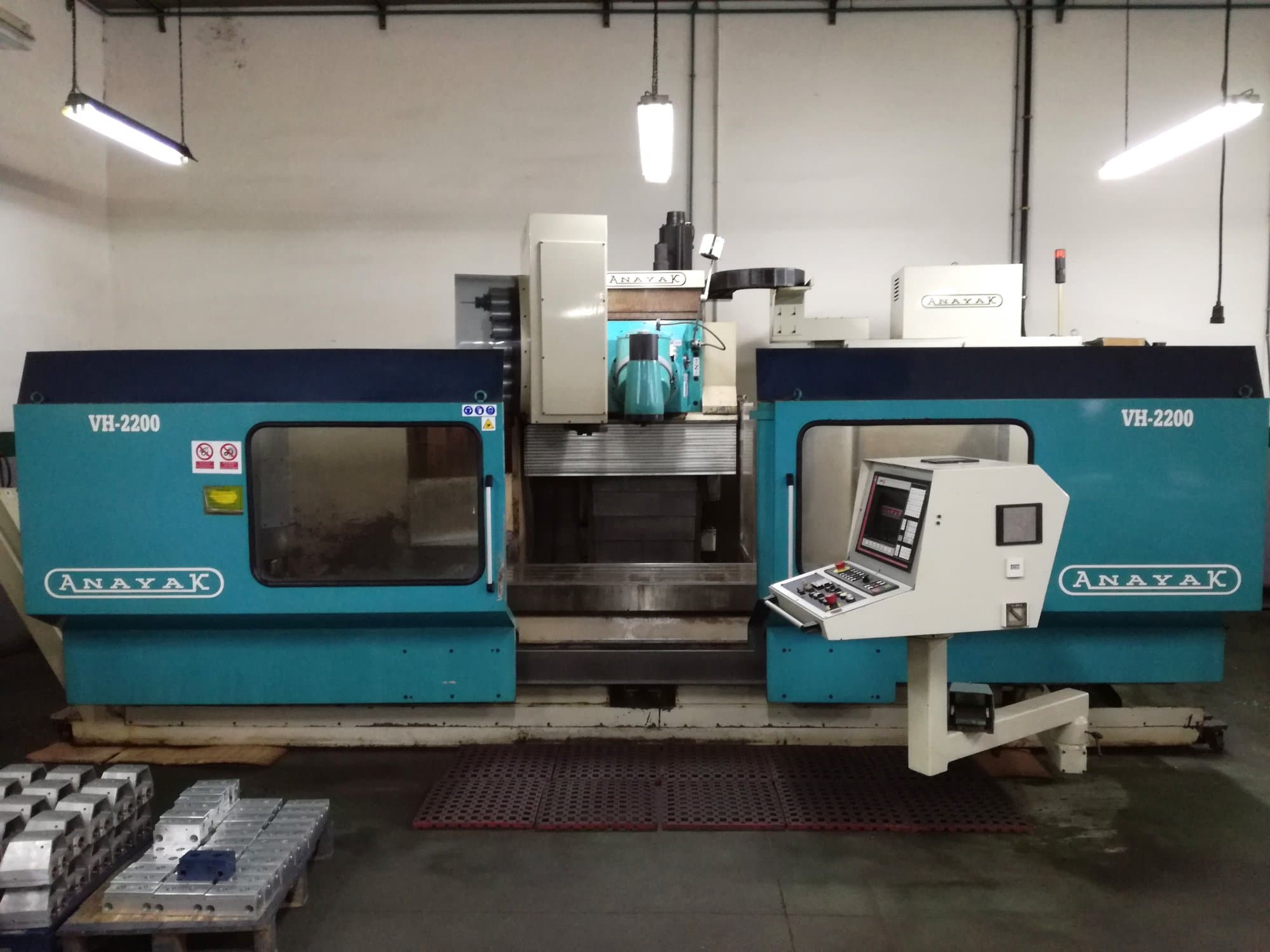 Frontansicht der ANAYAK VH-2200 Maschine