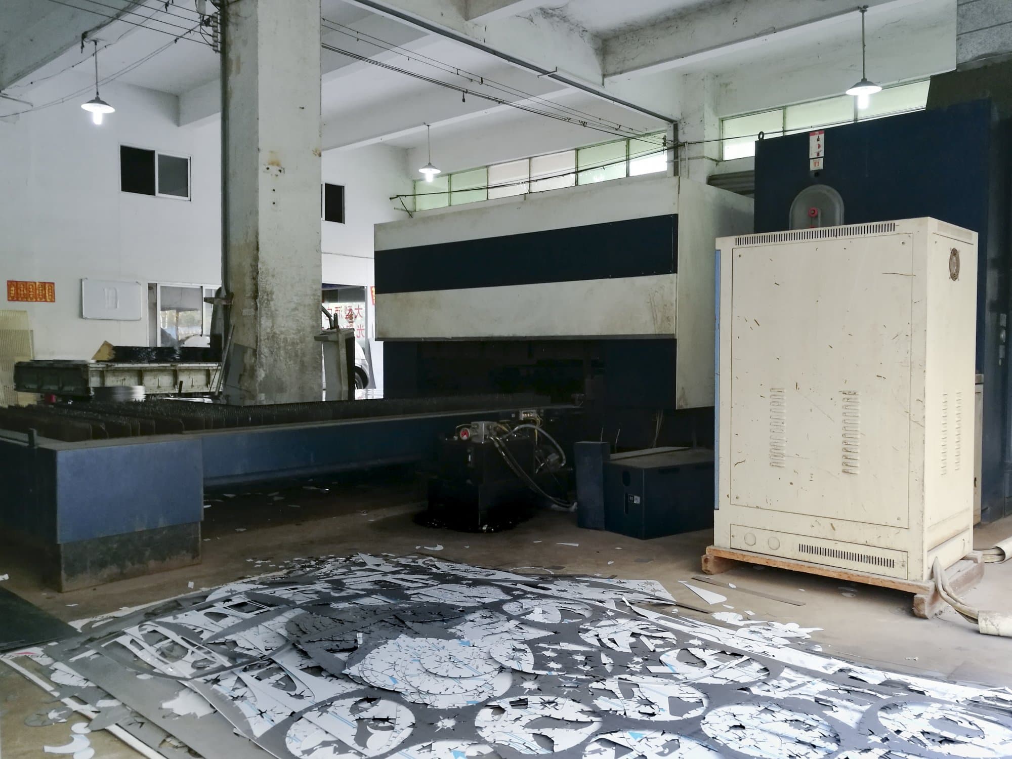 Rechte Tischansicht der Trumpf TruLaser 3030 Maschine