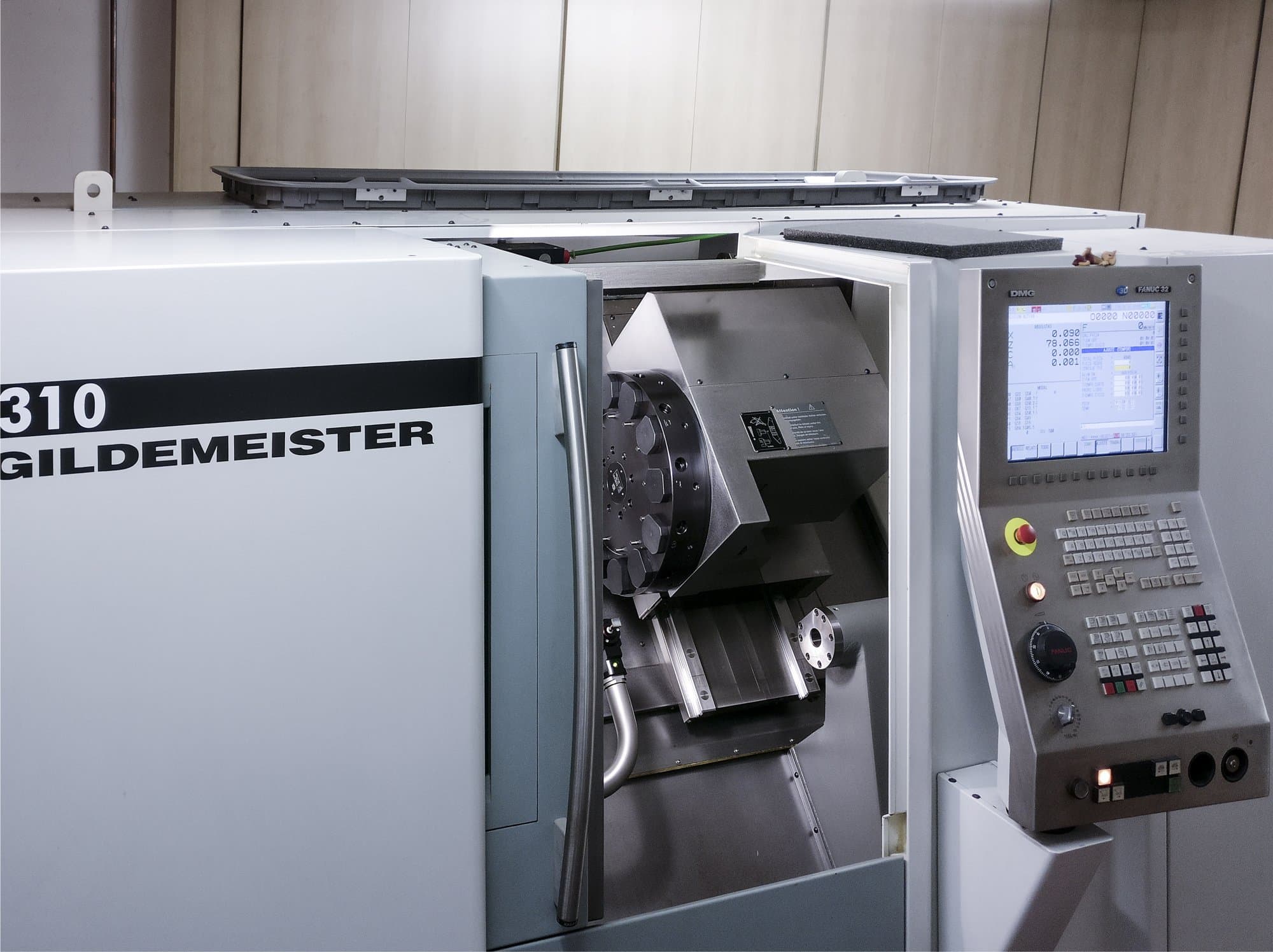 Frontansicht der Gildemeister CTX 310 Maschine