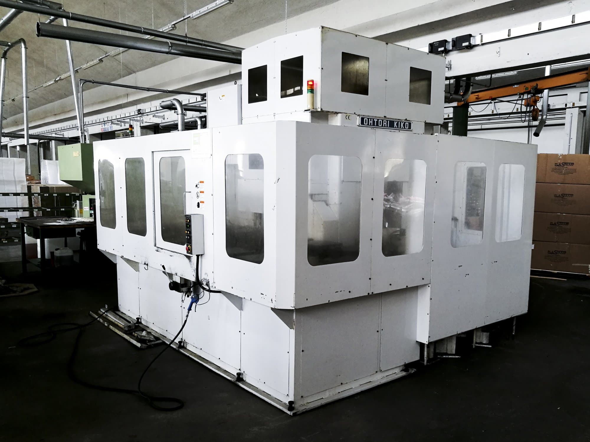 Rechte Ansicht der OHTORI KIKO OSU 545 Maschine