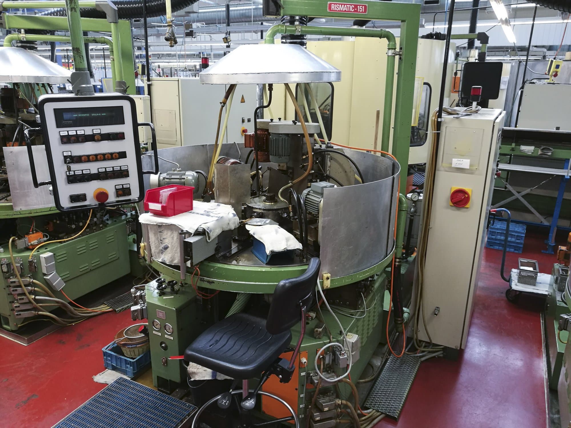 Rechte Ansicht der RIS-INGOLD Rismatic 151LN-6 Maschine