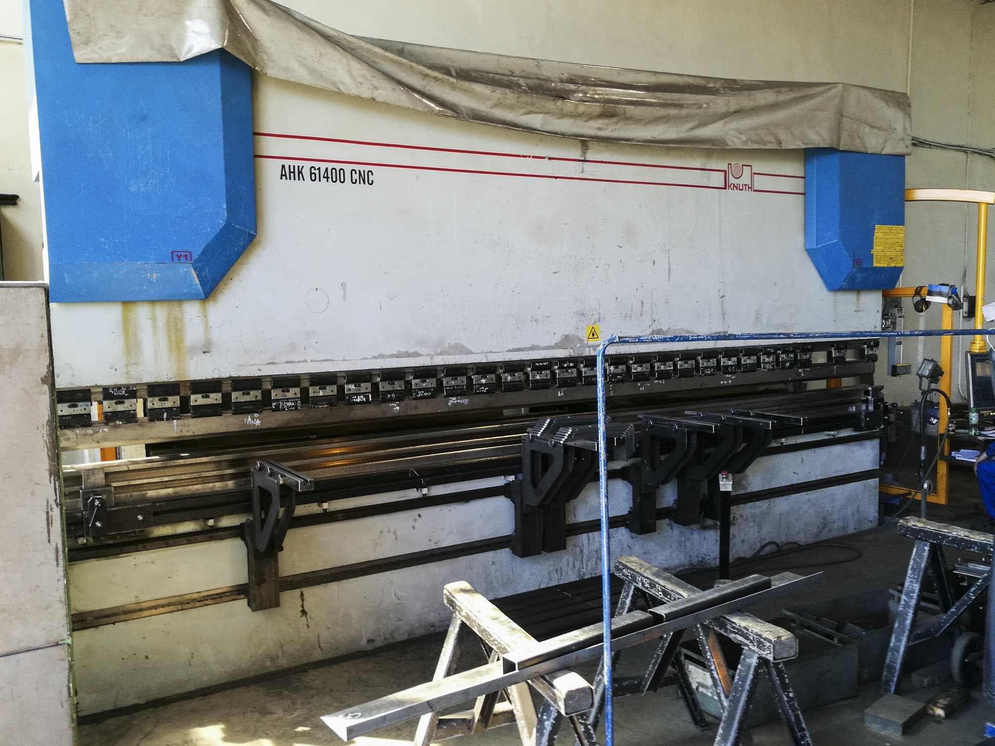 Linke Ansicht der KNUTH AHK 61400 CNC Maschine