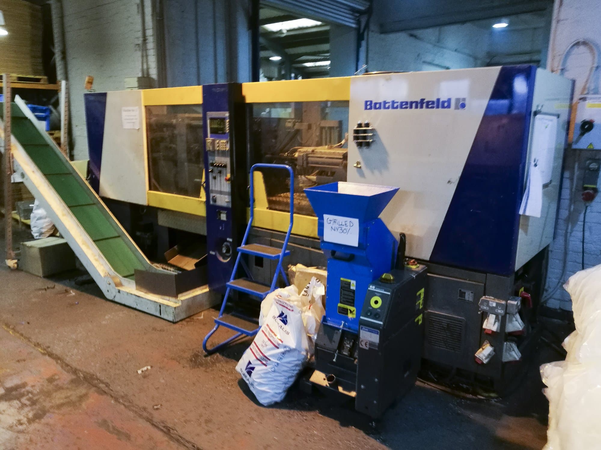 Rechte Ansicht der Battenfeld BK-T 1300/630 Maschine