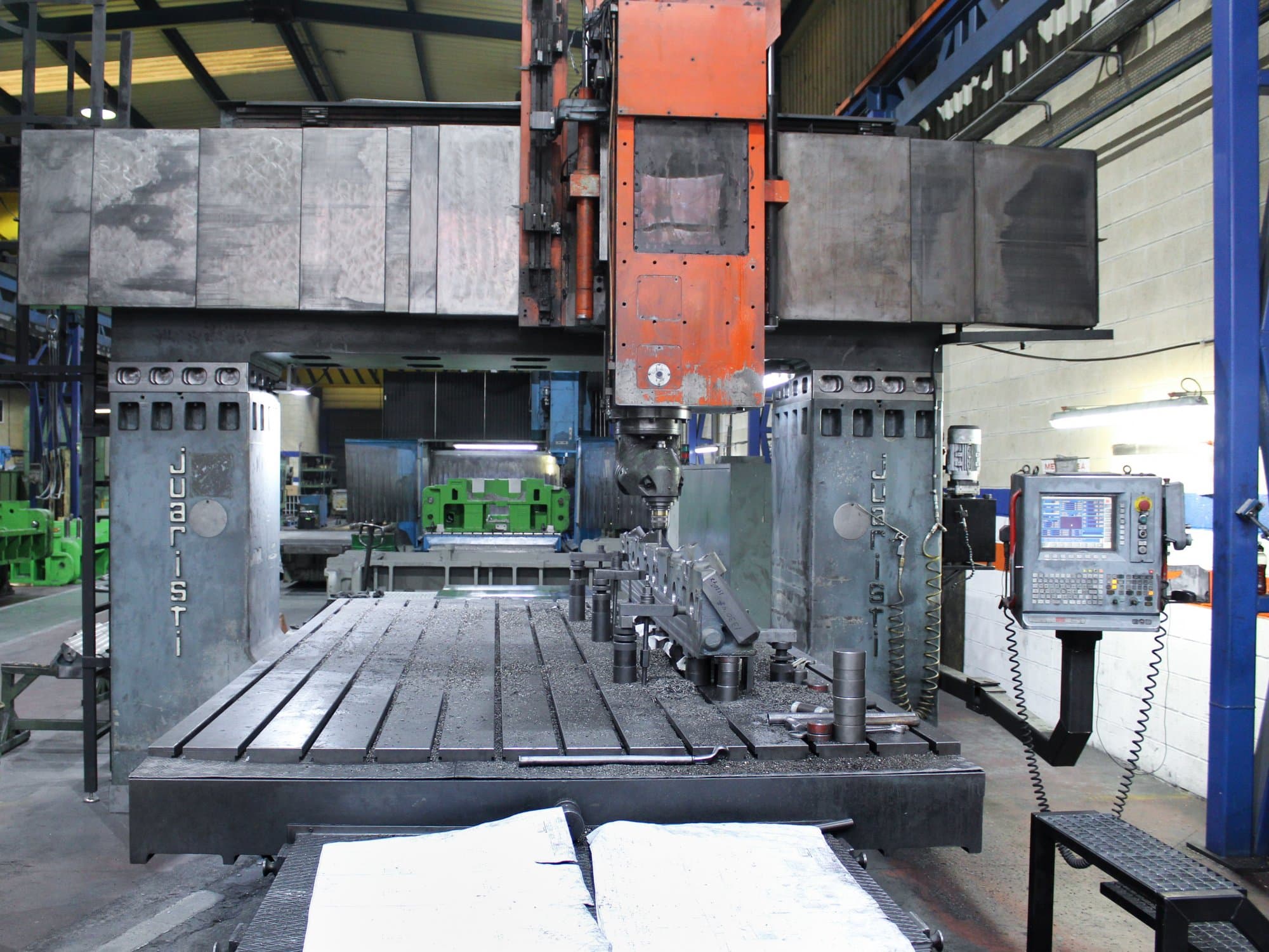 Frontansicht der Juaristi FTF-1-CNC-COP Maschine