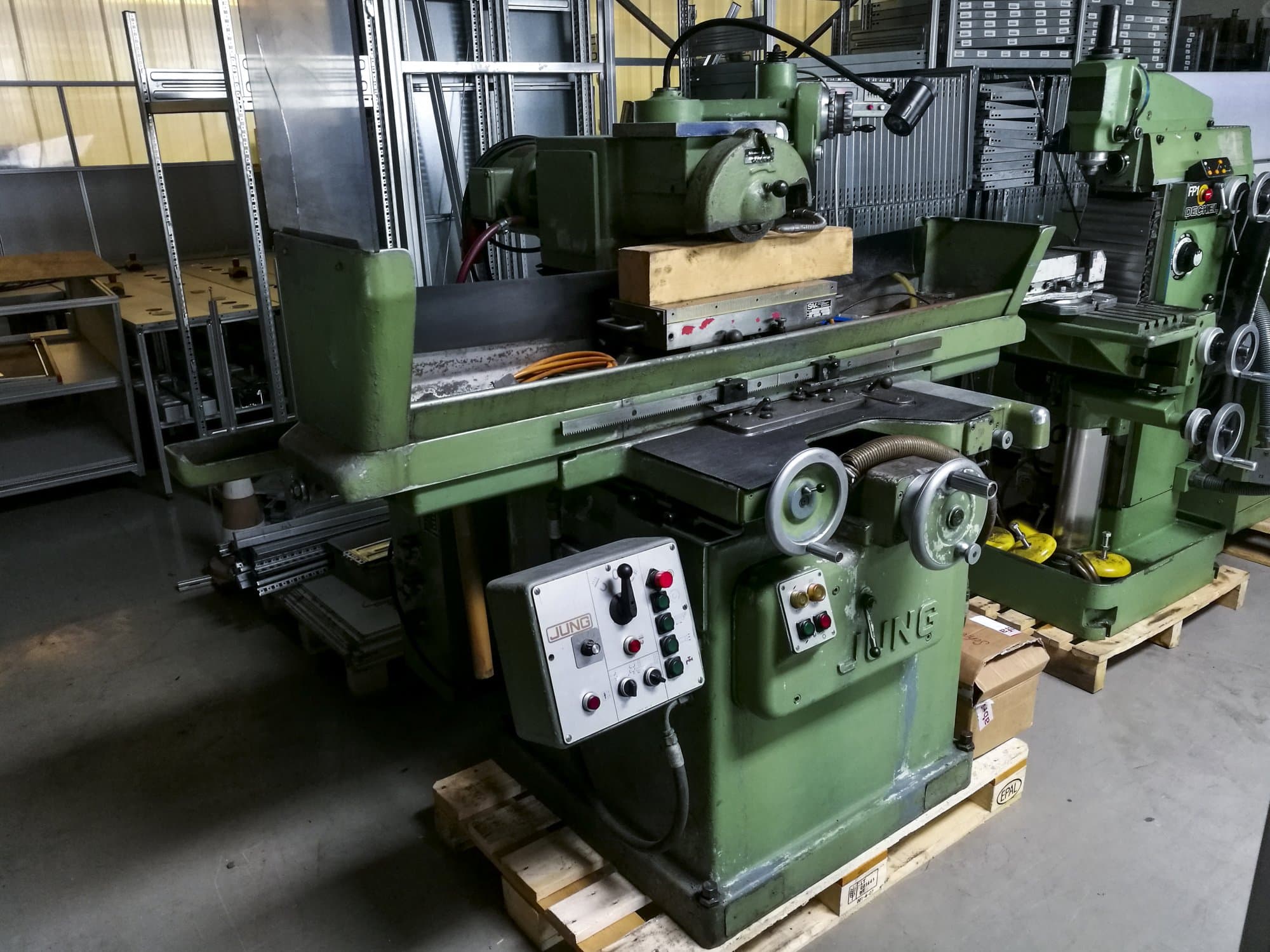 Linke Ansicht der JUNG HF 50 RD Maschine