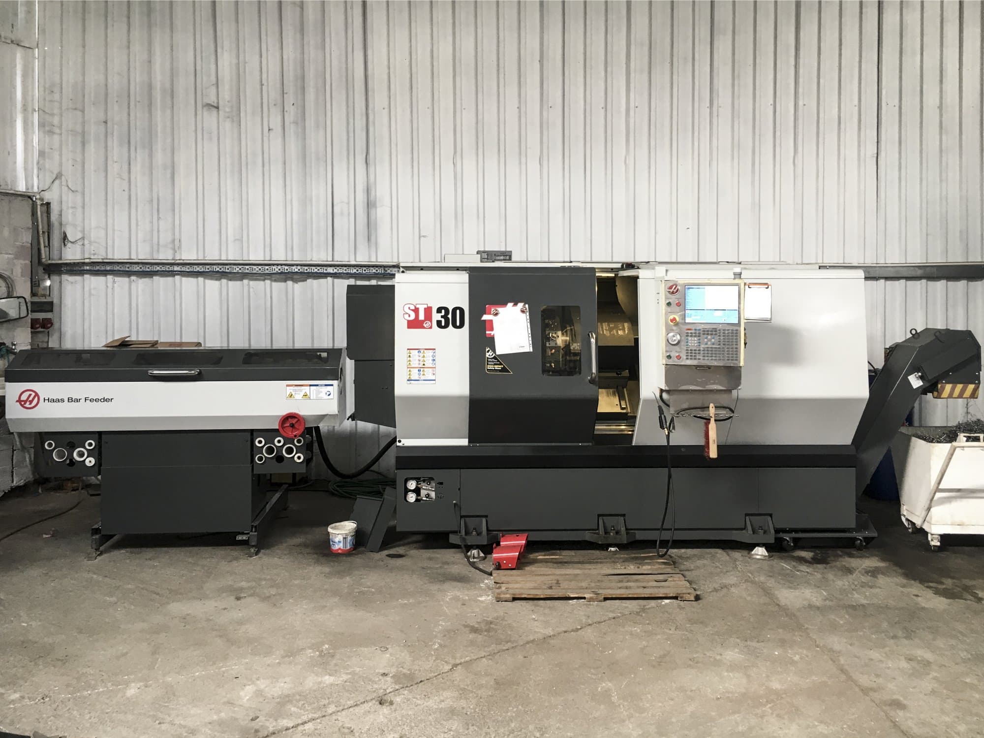 Frontansicht der HAAS ST-30 Maschine