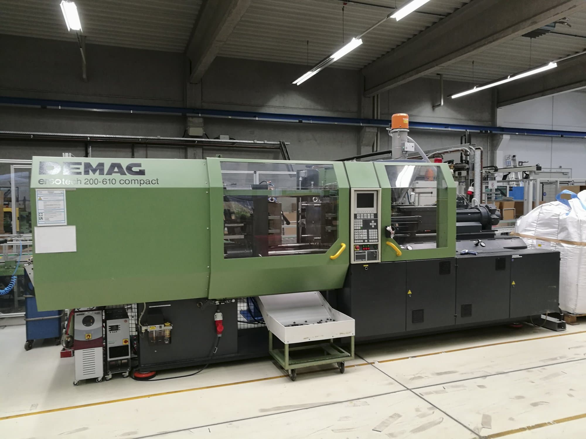 Linke Ansicht der DEMAG Ergotech 200-610 NC Maschine