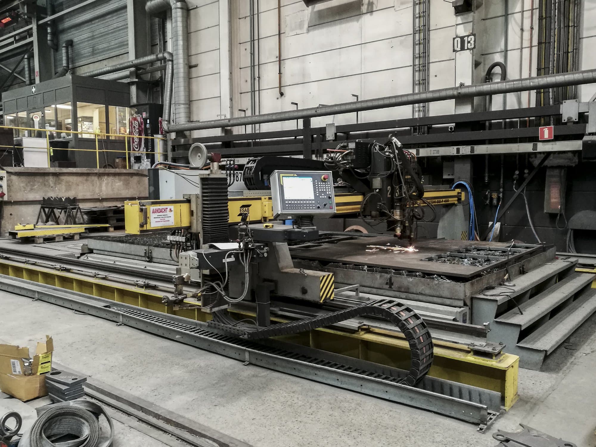 Rechte Ansicht der ESAB SUPRAREX SXE-P 4500 Maschine