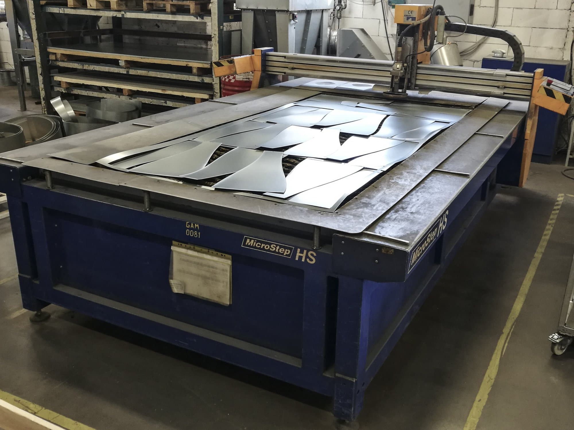 Rechte Ansicht der MicroStep HS 3001.15 Maschine