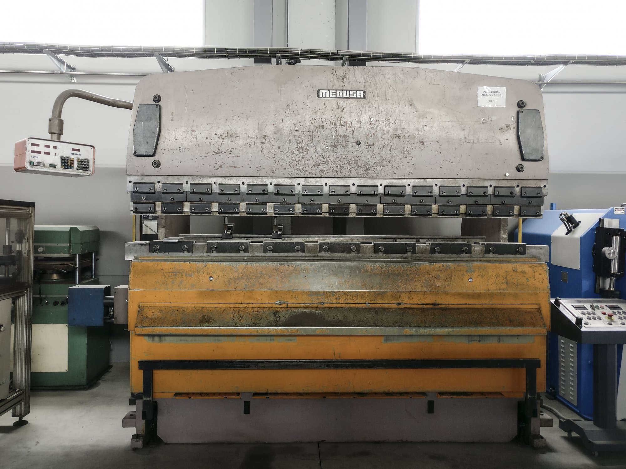 Frontansicht der MEBUSA PH-173 Maschine