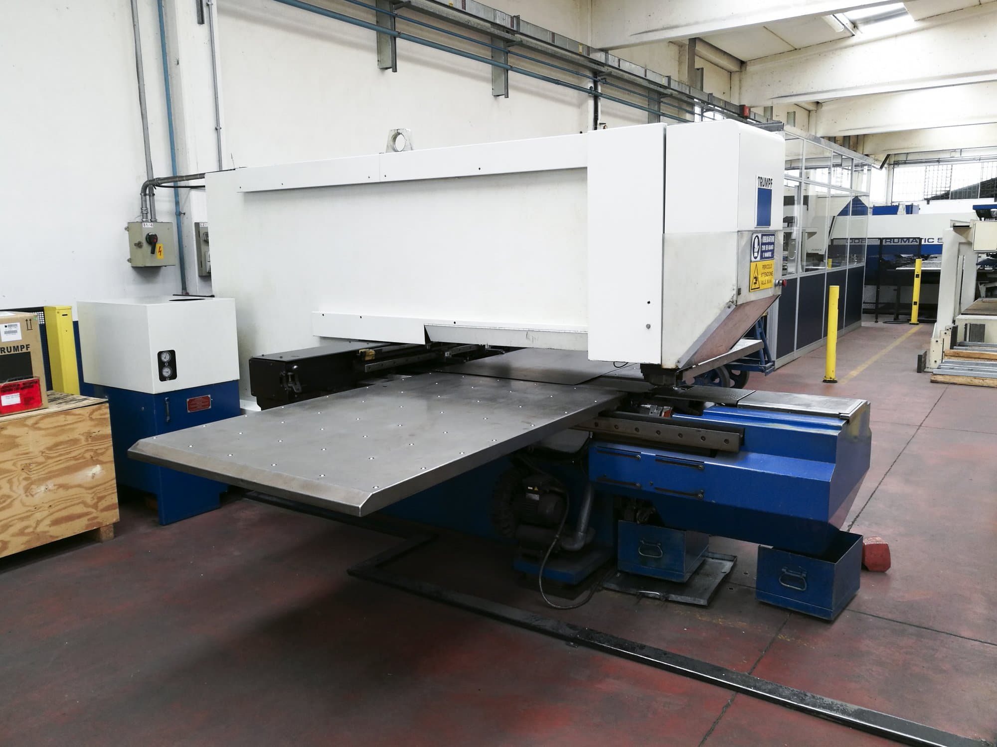 Linke Ansicht der Trumpf Trumatic 240 Maschine