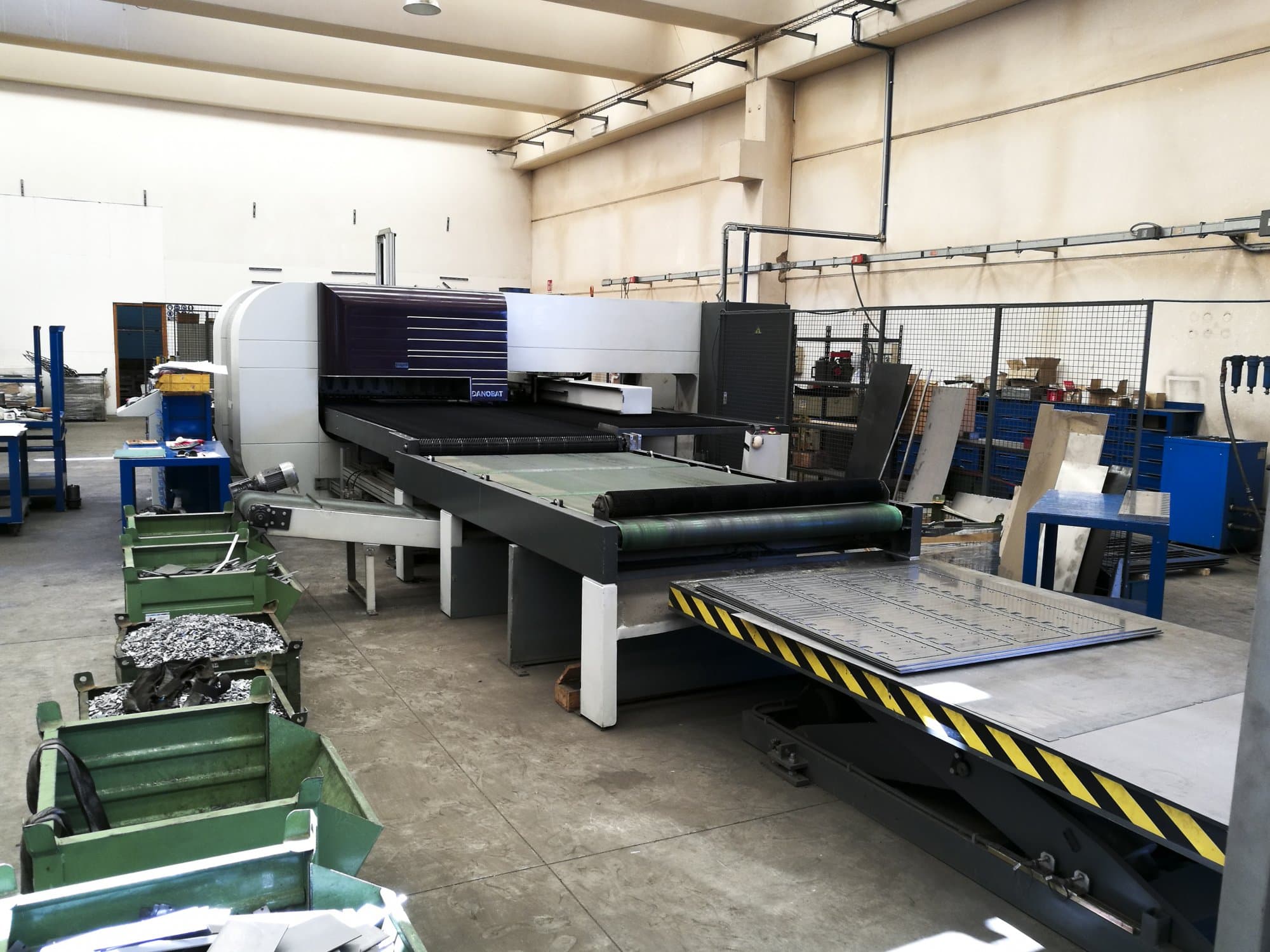 Linke Ansicht der DANOBAT Cupra 30 Maschine