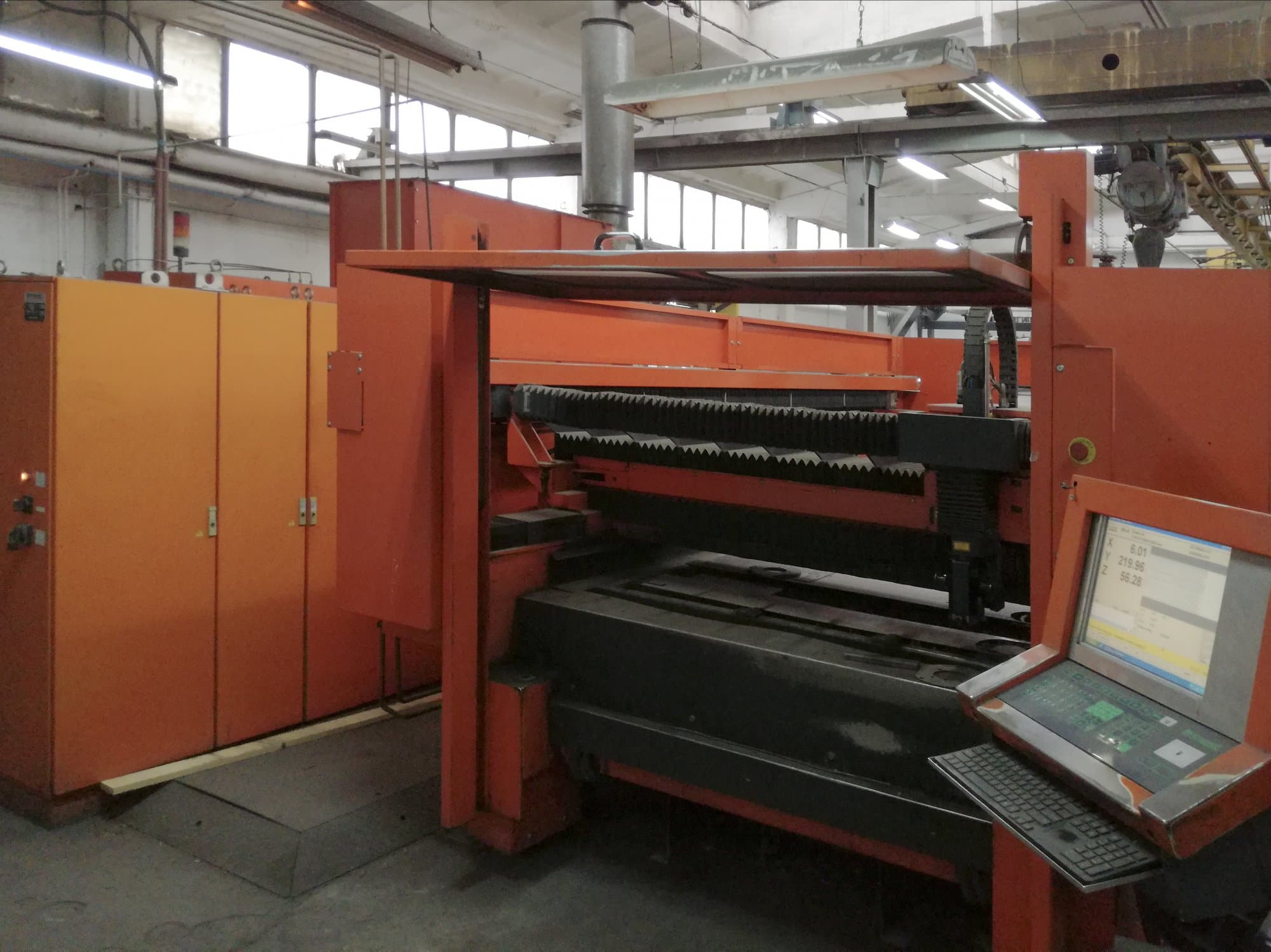 Rechte Ansicht der Bystronic BySprint 3015 Maschine