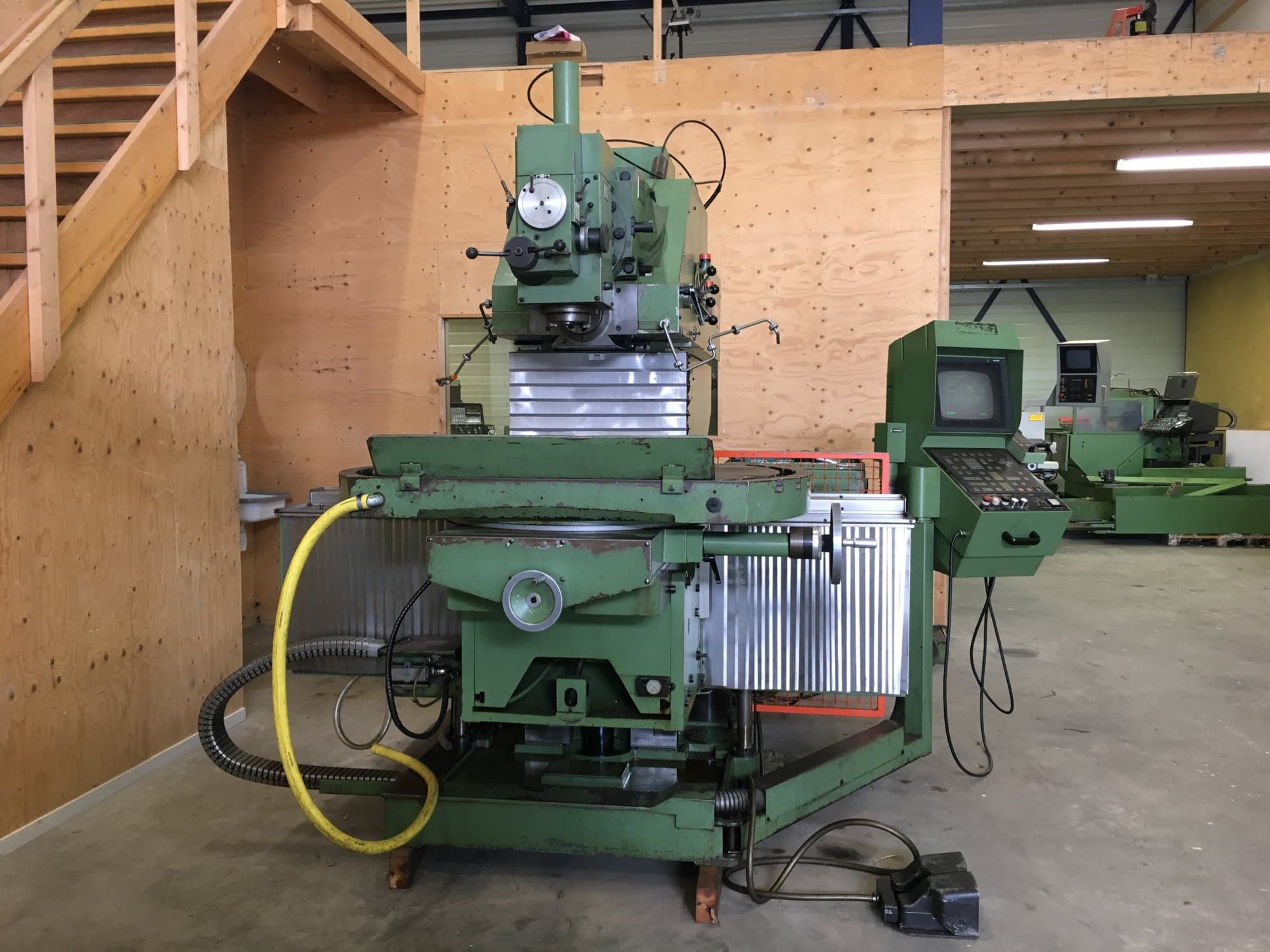 Frontansicht der Maho MH 1000 C Maschine