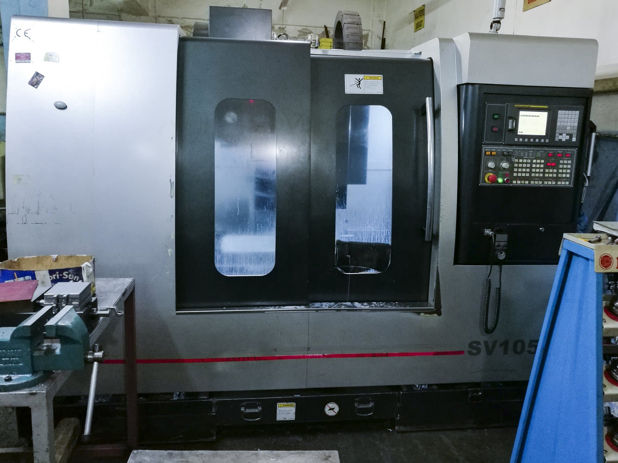 Frontansicht der Pinnacle SV105 Maschine