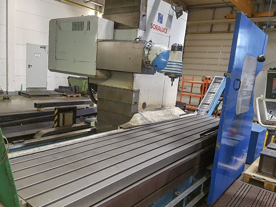 Linke Ansicht der Soraluce SL-4000 Maschine