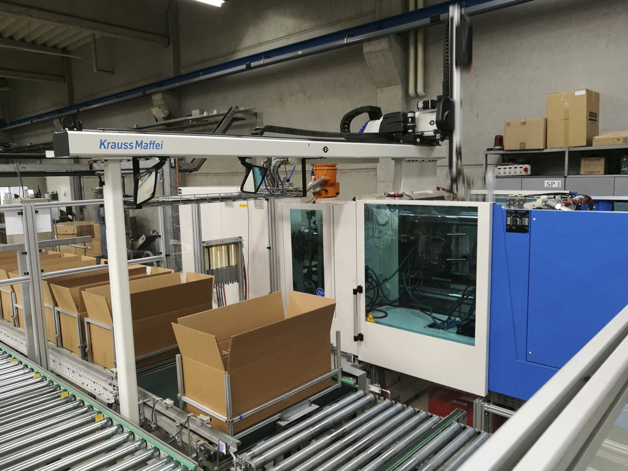 Rechte Ansicht 1 der Krauss Maffei 200-750 CX Maschine