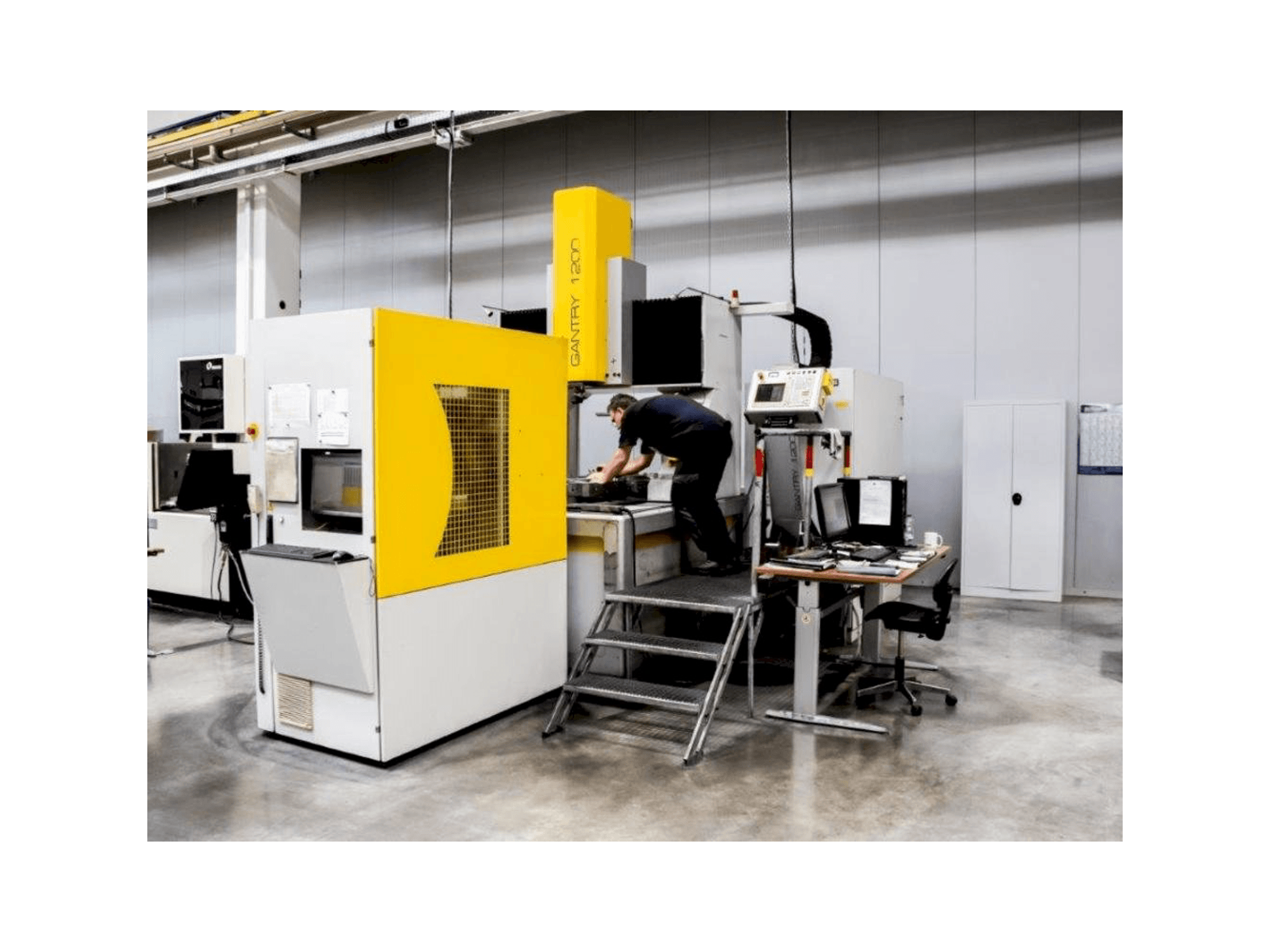 Frontansicht der OPS-INGERSOLL Gantry 1200 Maschine