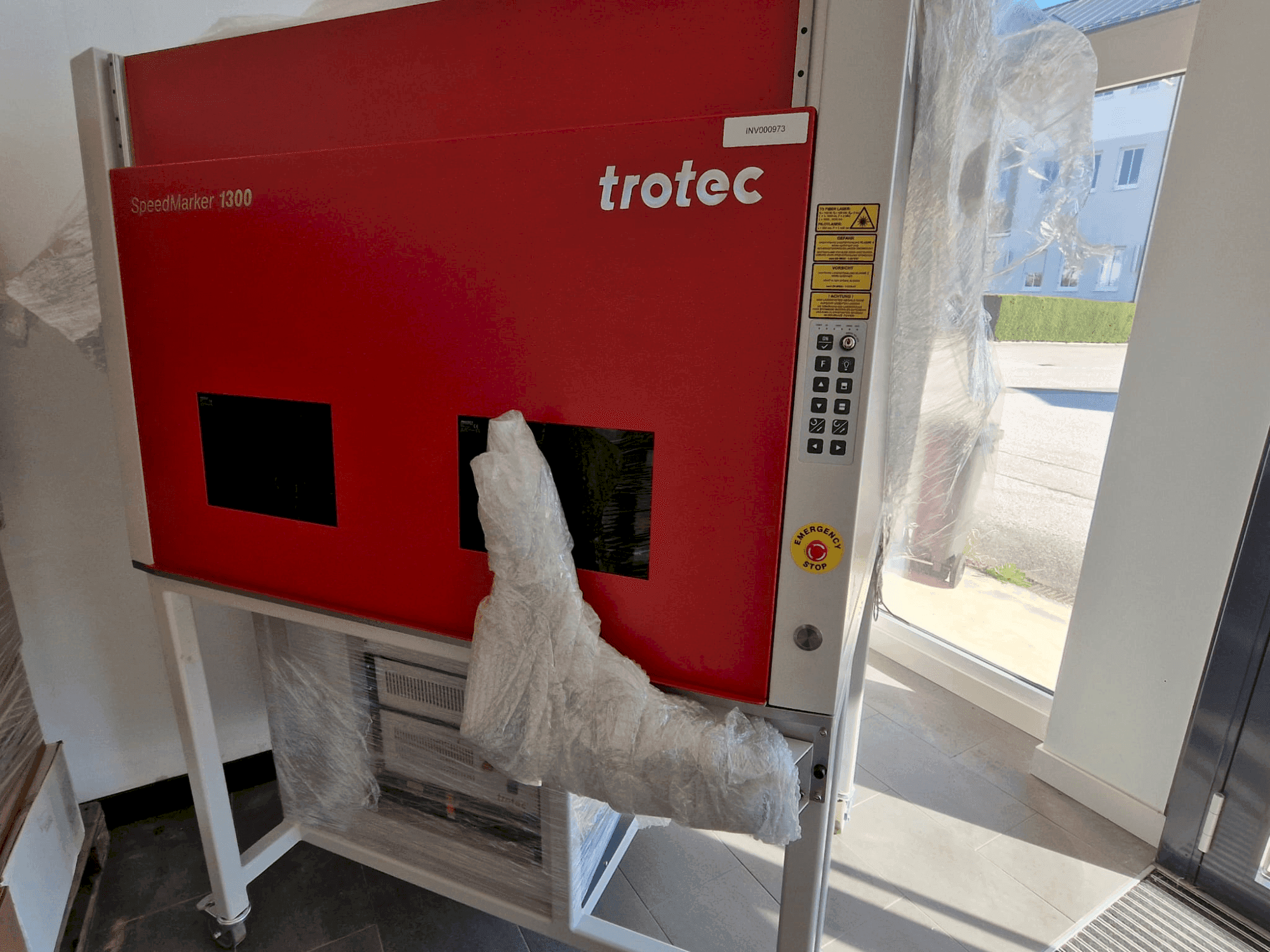 Frontansicht der Trotec SpeedMarker 1300 Maschine