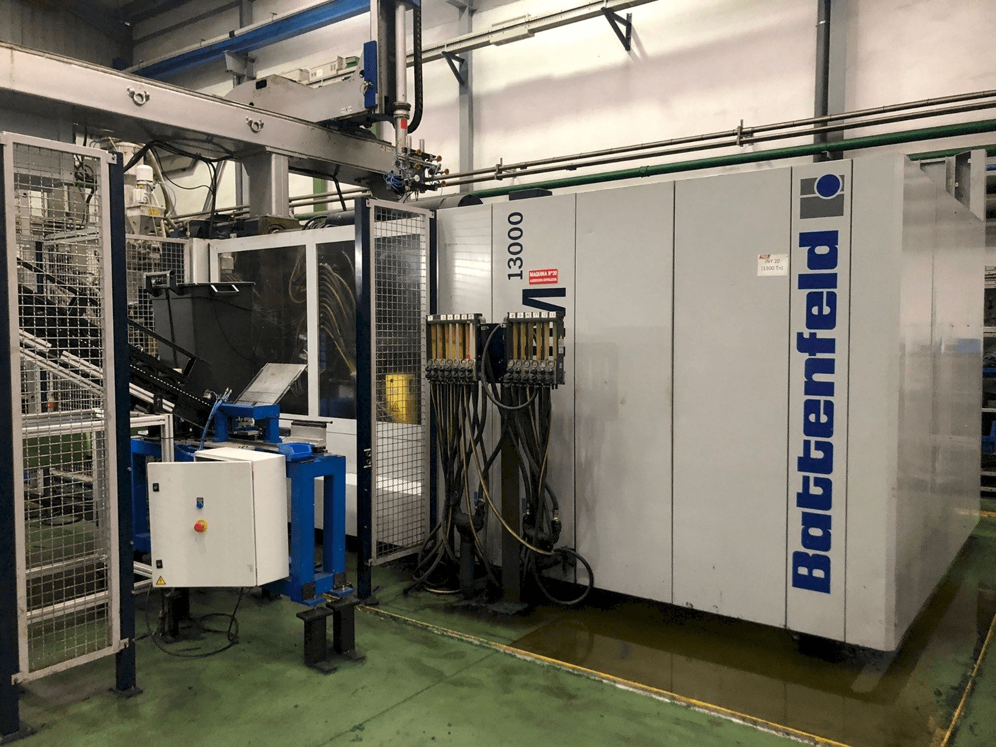 Frontansicht der Battenfeld HM 13000 Maschine