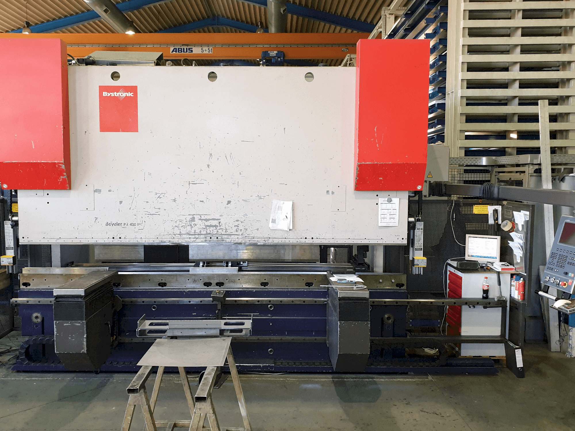 Frontansicht der Bystronic Beyeler PR 400 x 4100 Maschine