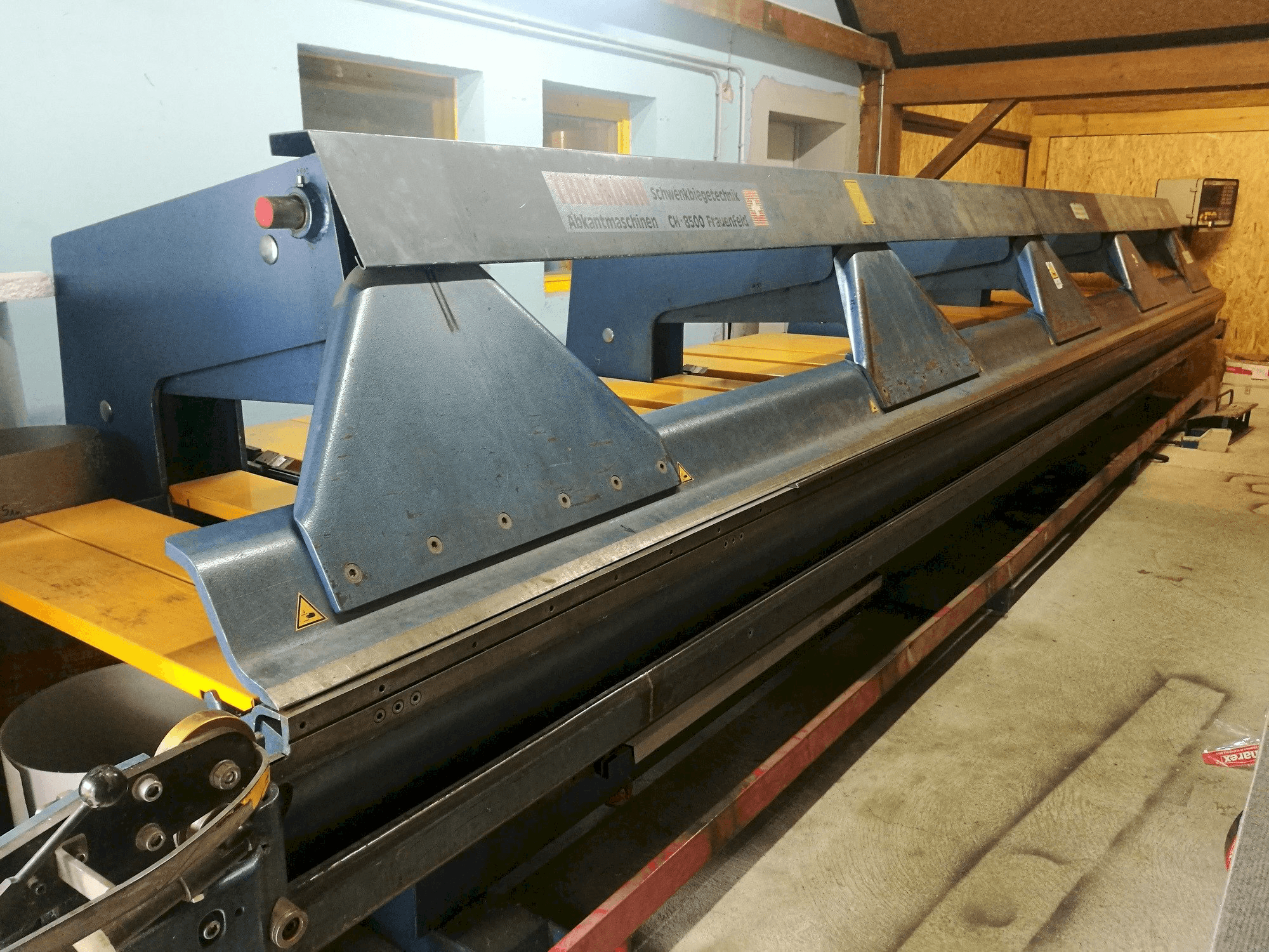 Frontansicht der Thalmann Thako 15-8.2M Maschine