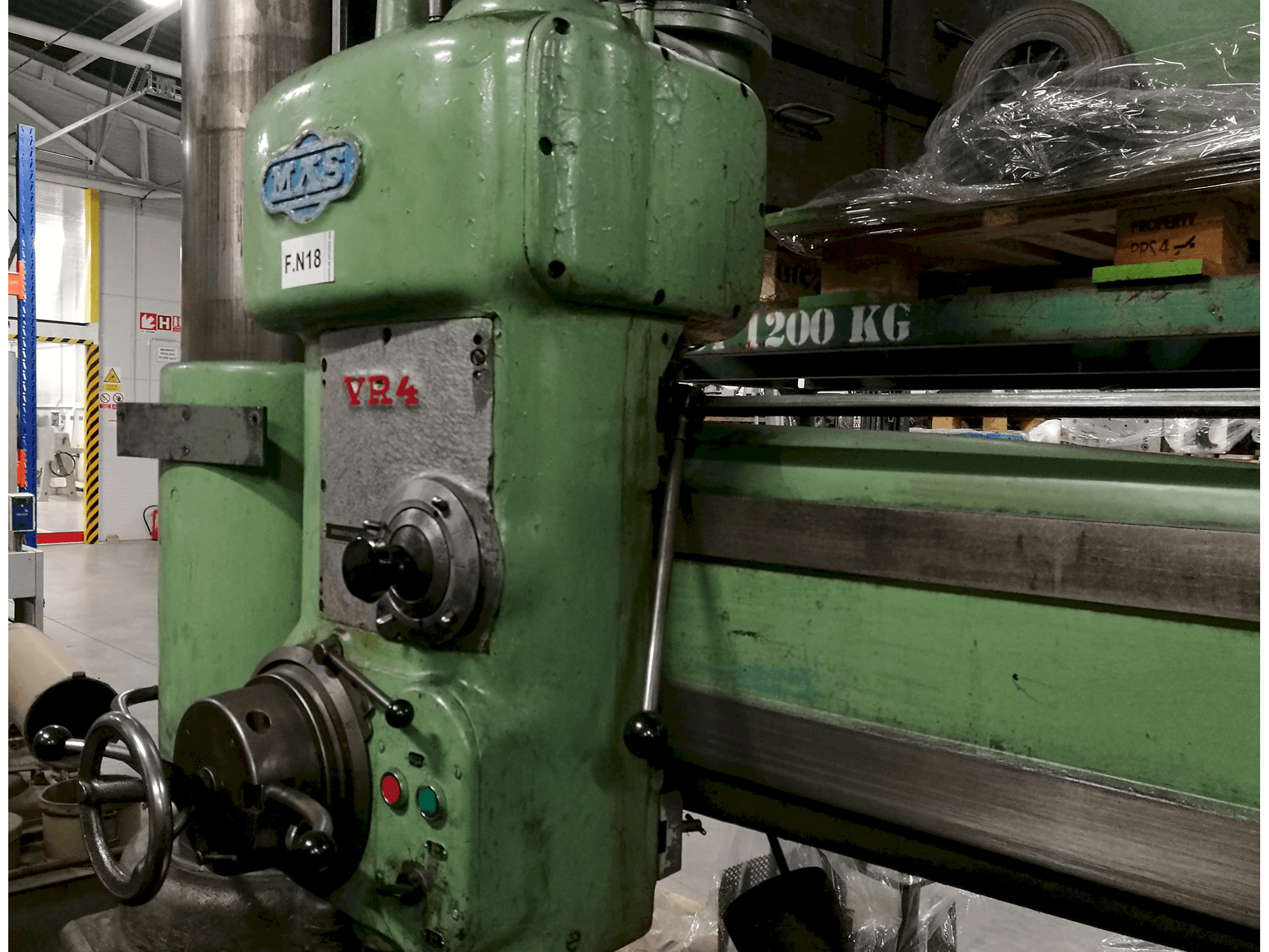 Linke Ansicht der KOVOSVIT MAS VR 4 Maschine