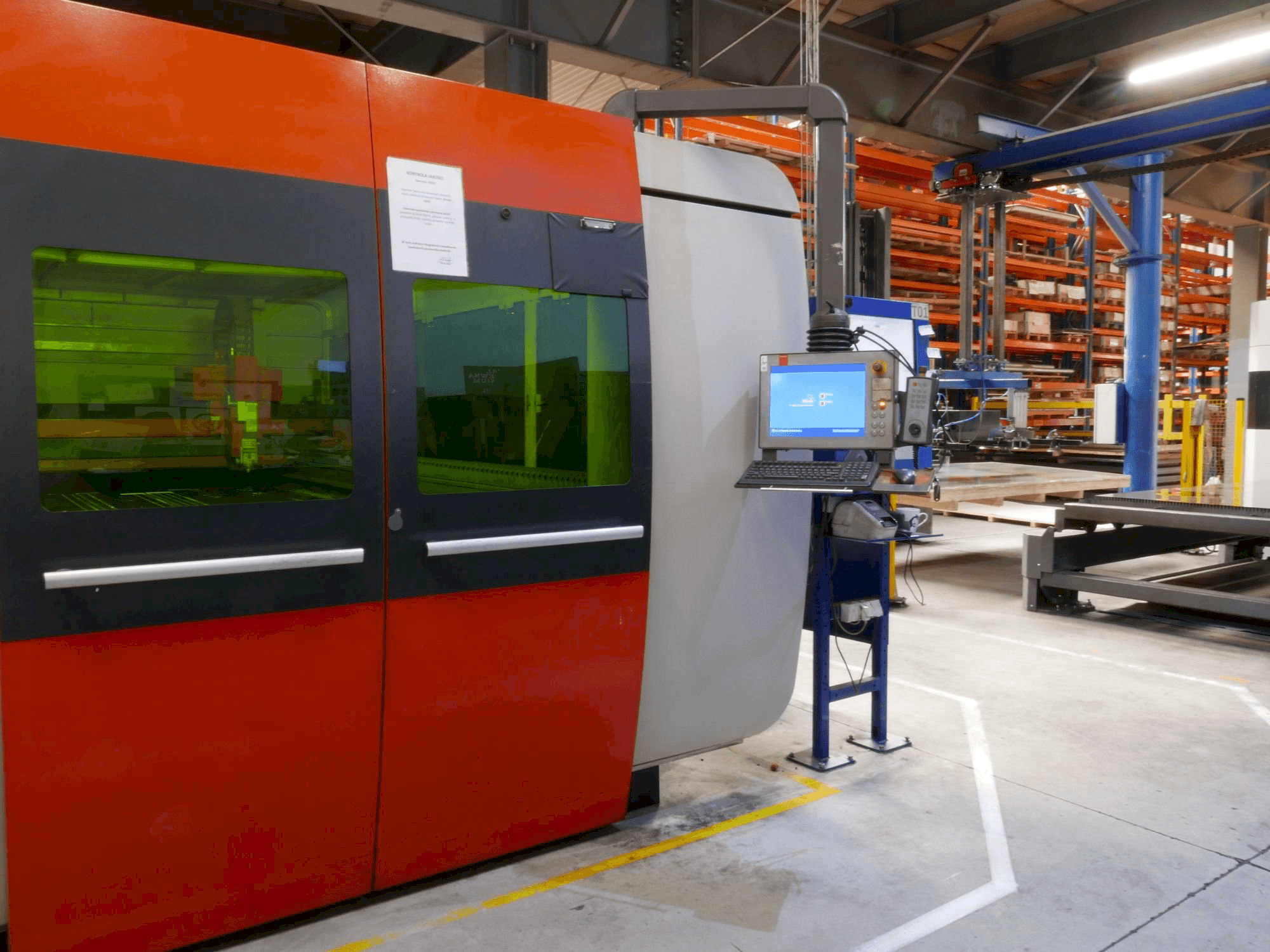 Frontansicht der Bystronic BySprint Fiber 3015 Maschine