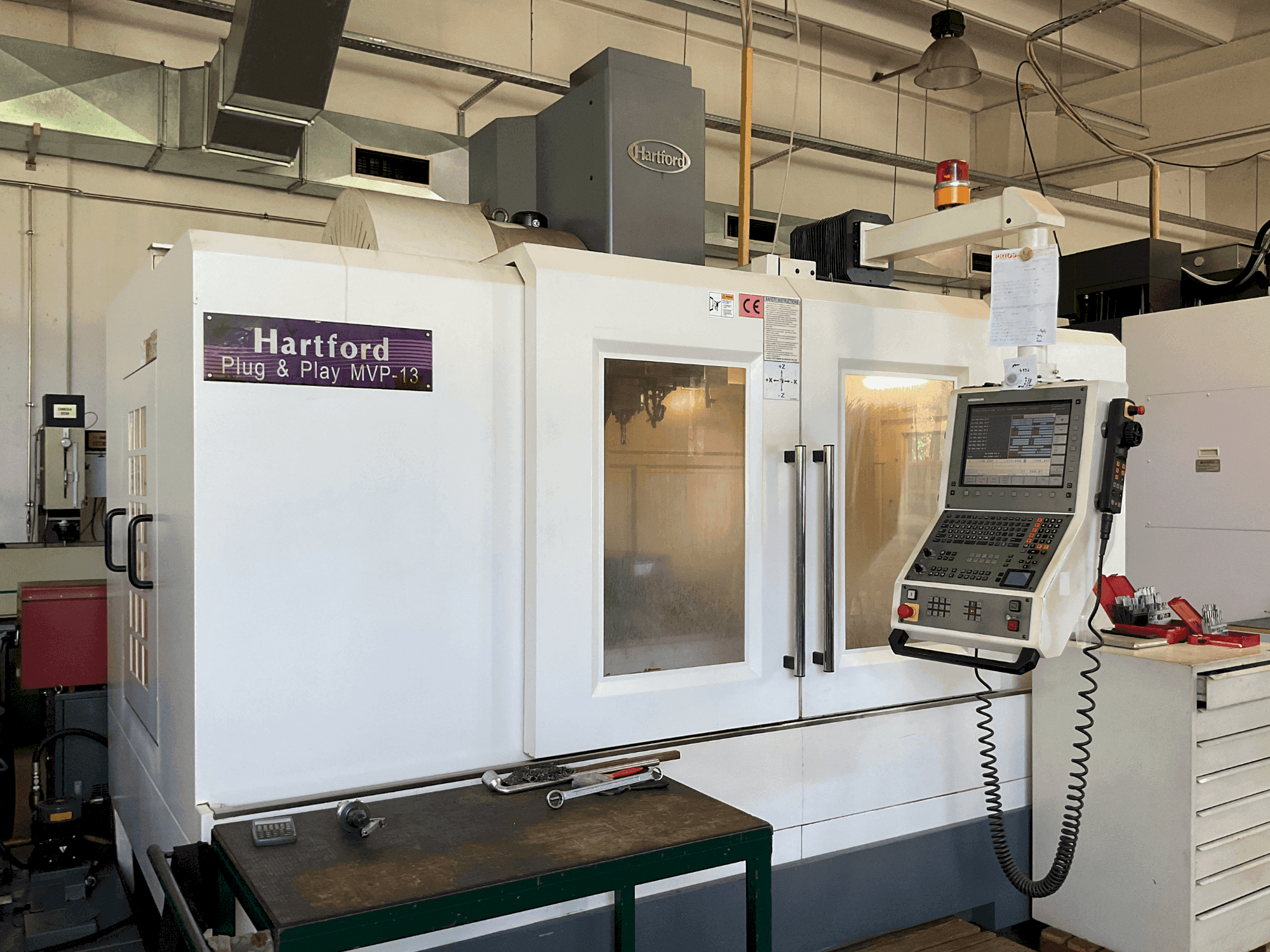 Frontansicht der HARTFORD MVP-13 Maschine