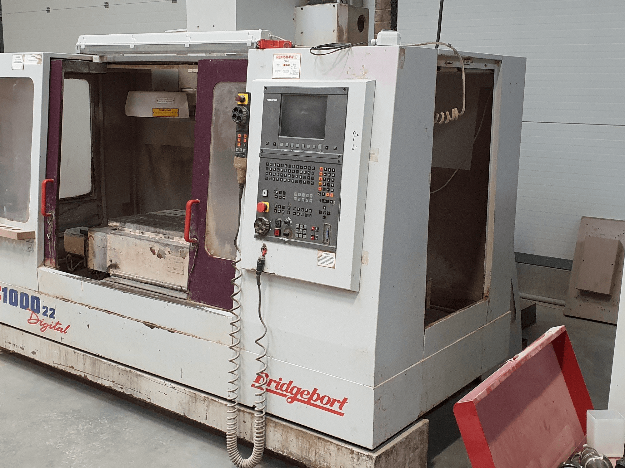 Frontansicht der Bridgeport VMC 1000/22 Maschine