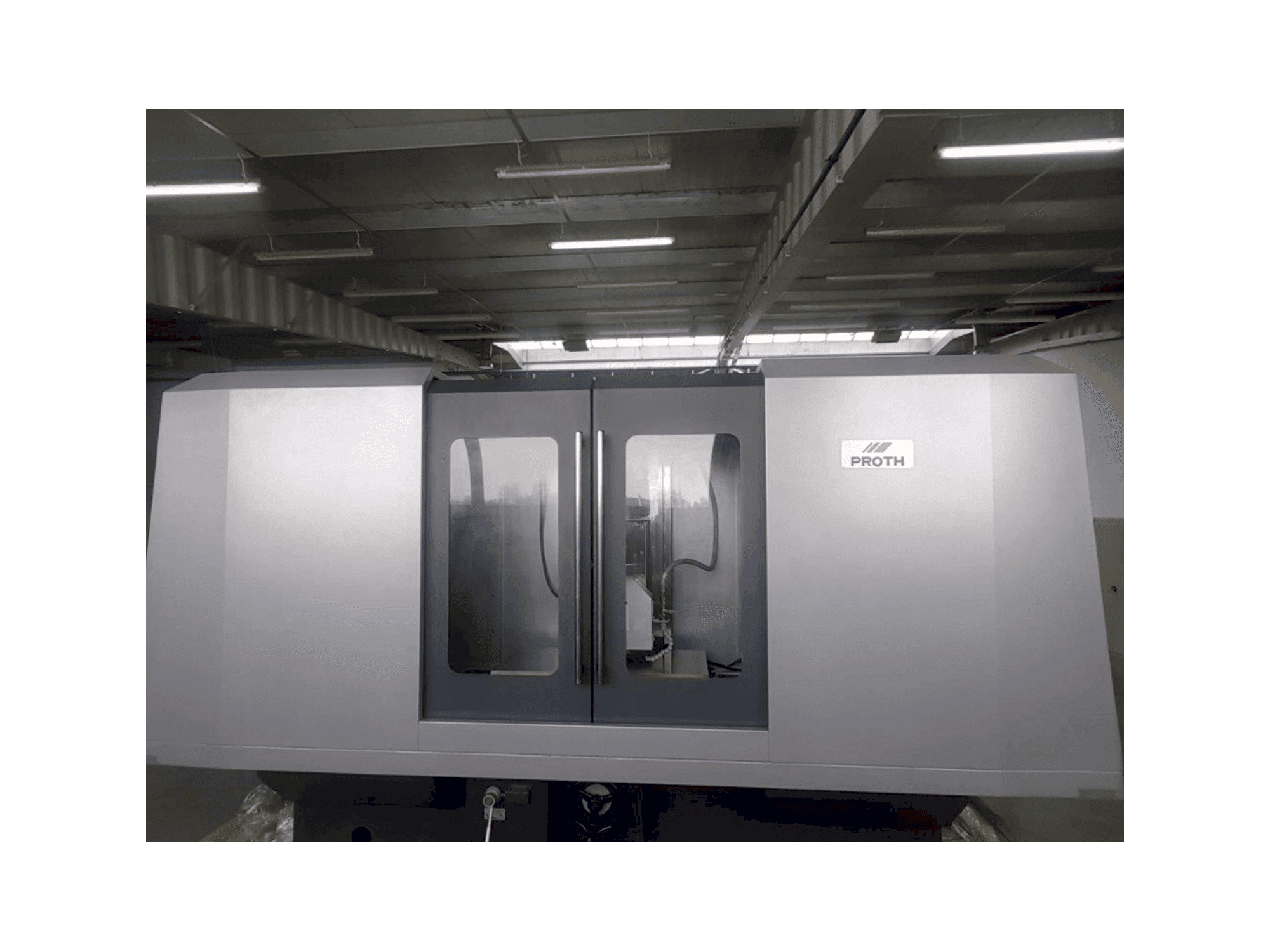 Frontansicht der Proth PSGC-50100AHR Maschine