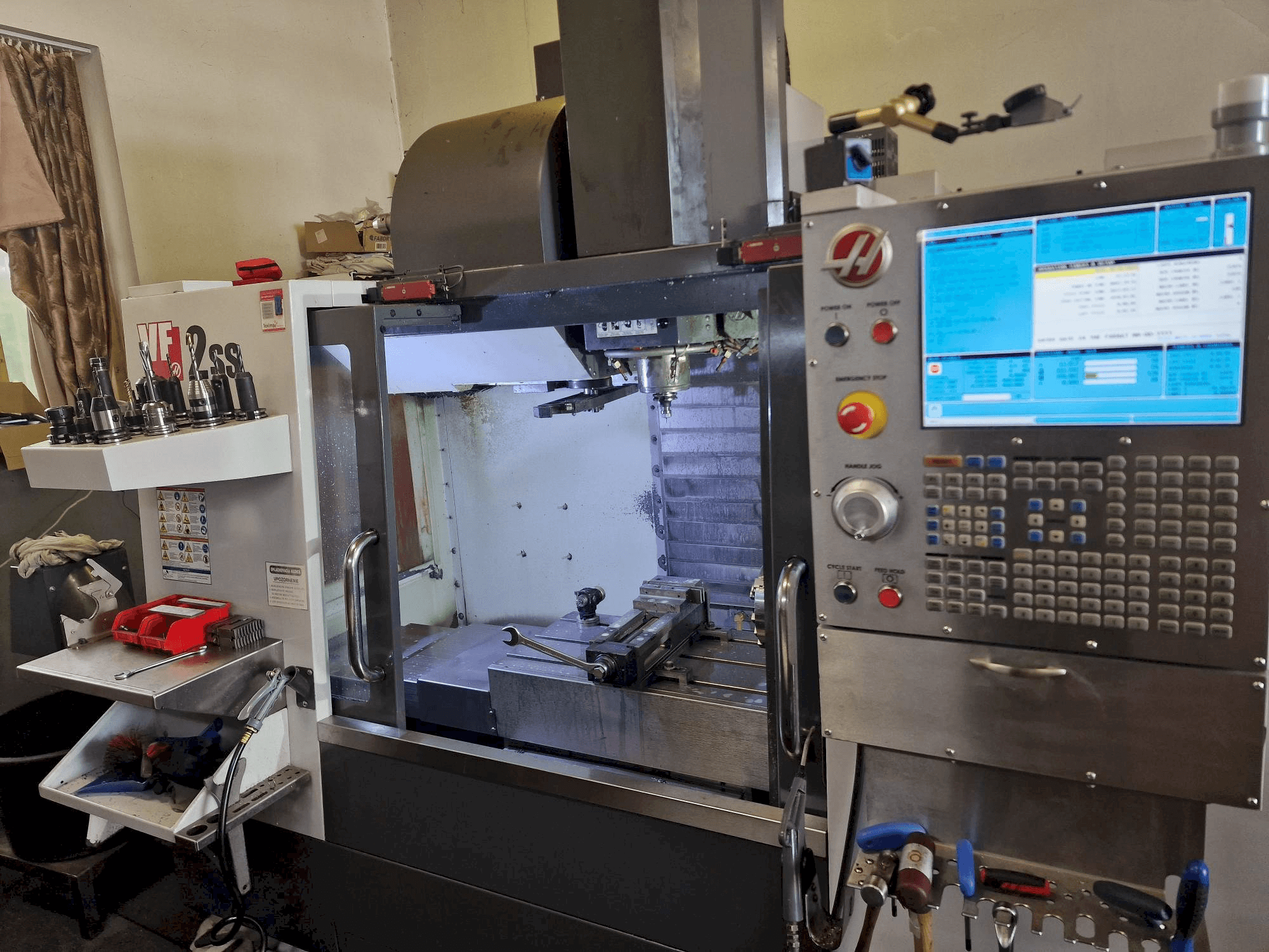 Frontansicht der HAAS VF-2SS Maschine