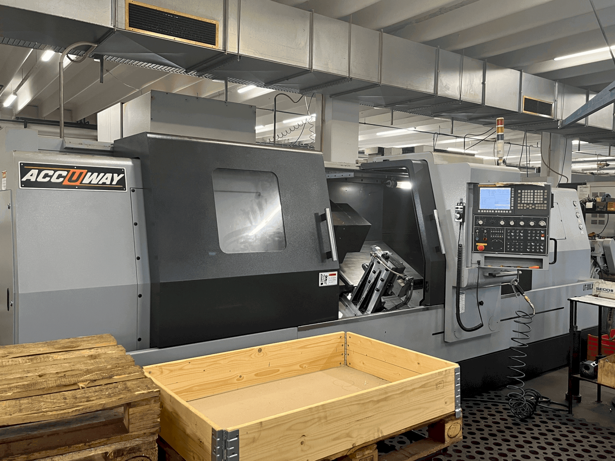 Frontansicht der ACCUWAY UT-300LX2M Maschine