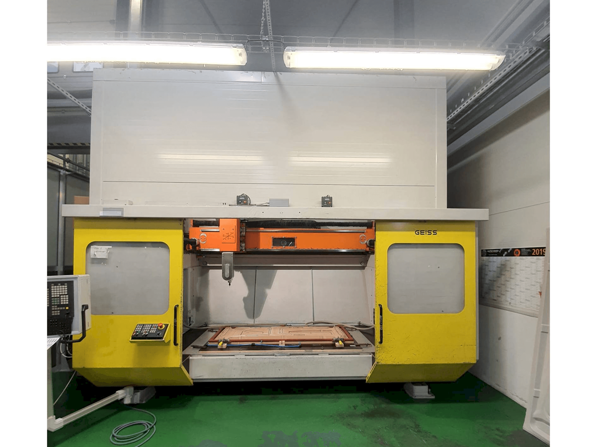 Frontansicht der GEISS FZ 2000x1000 ECO Maschine
