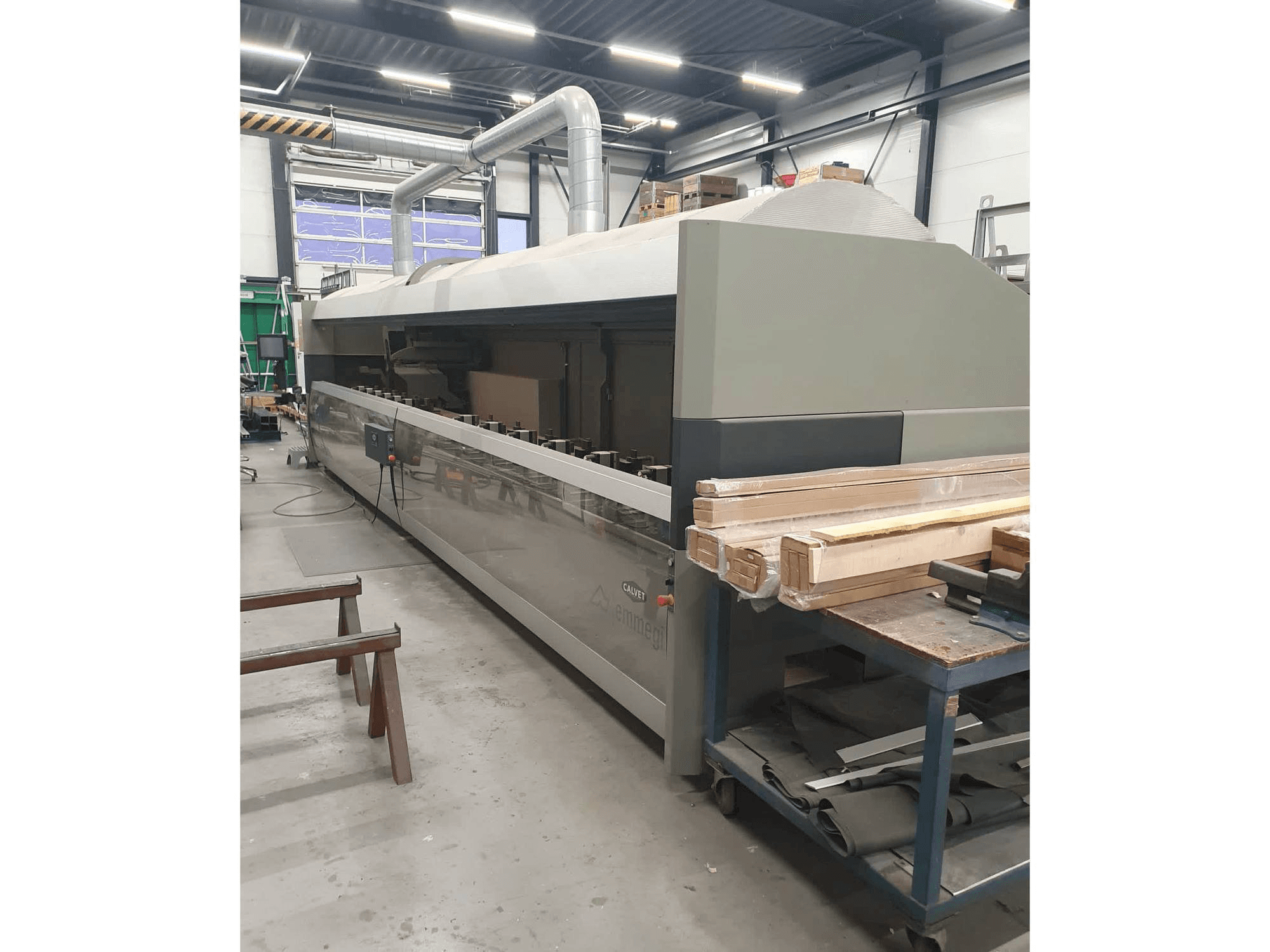 Frontansicht der Emmegi Comet T6 Maschine