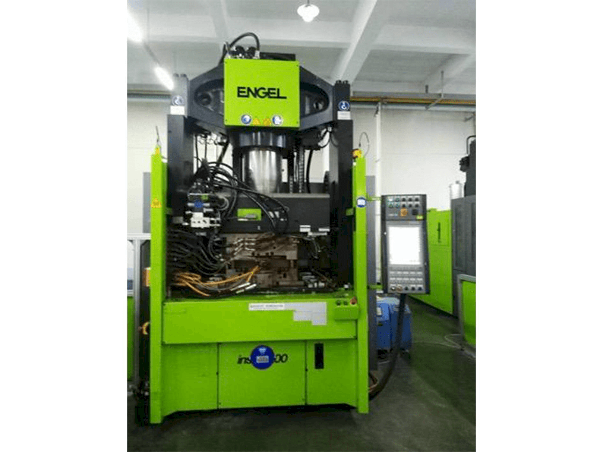 Frontansicht der ENGEL insert 2550H/200 with MuCell Maschine