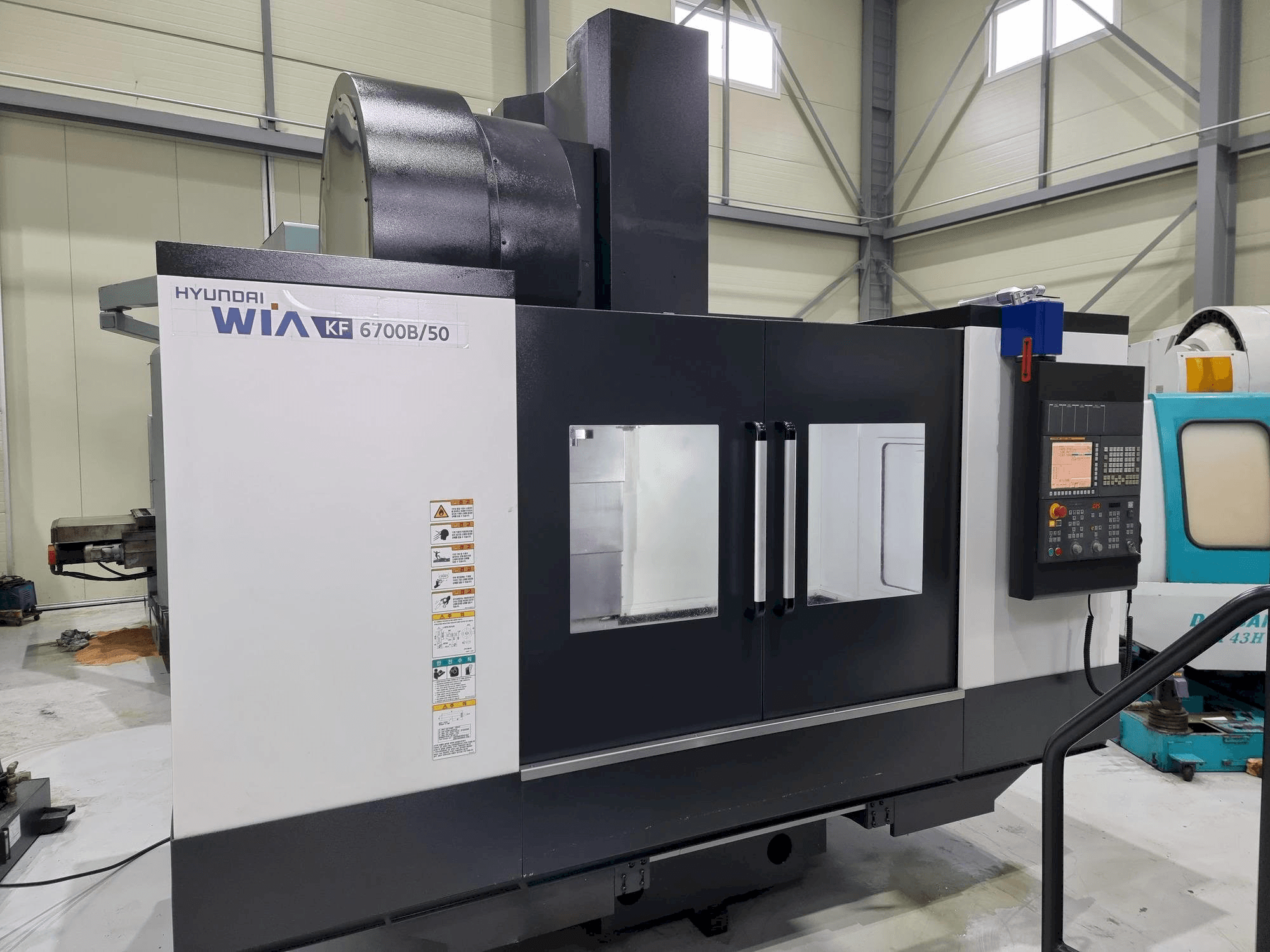 Frontansicht der Hyundai Wia KF 6700B/50 Maschine